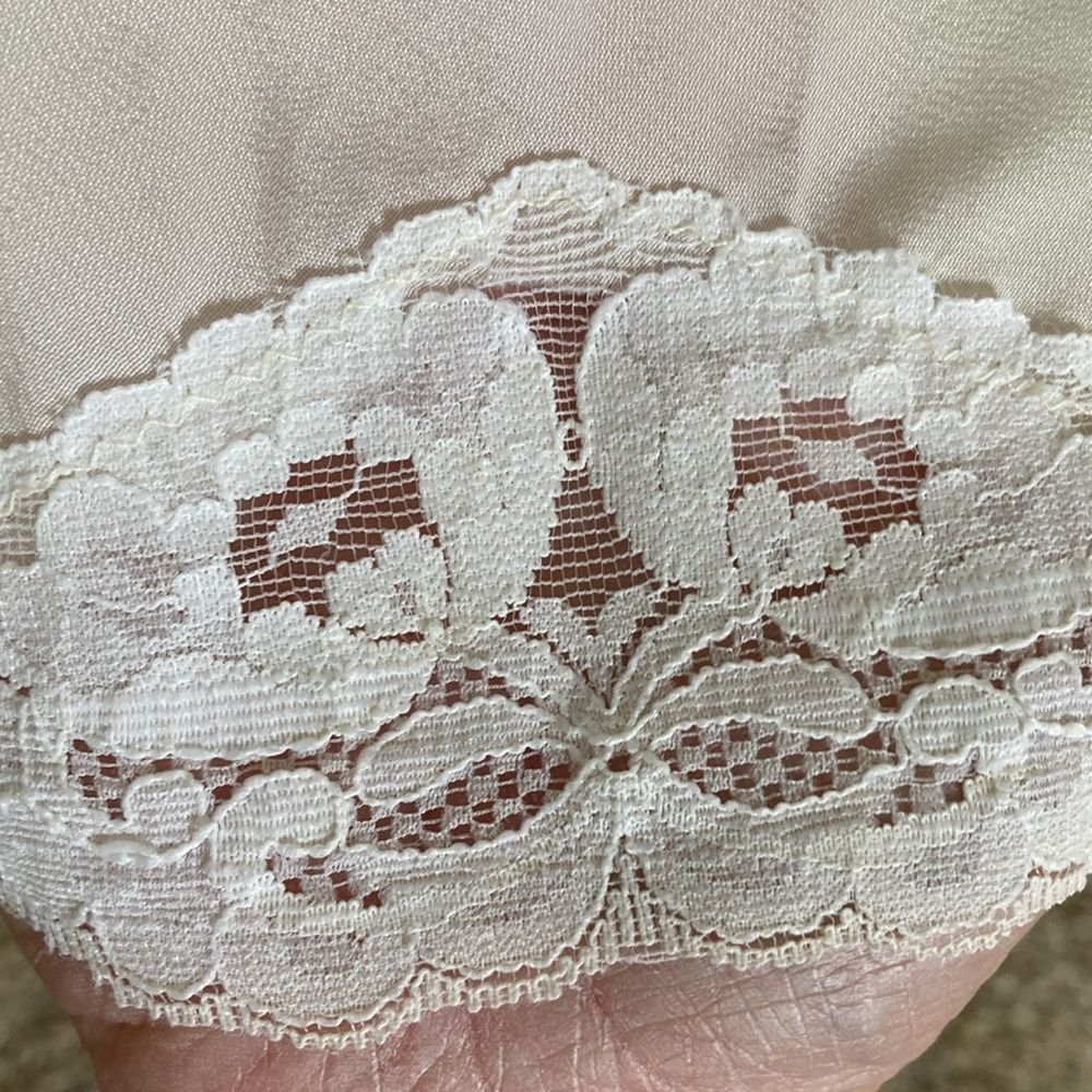 Vintage Womens 1/2 Slip L‎ Creamy White Lace Trim Feminine Girly Classic - Picture 4 of 8